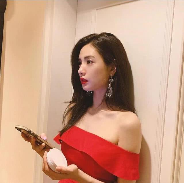 �������е�Ũ��ϵŮ�񣬱���Ϊ���޵�һ�����������ٴ����˹ھ���